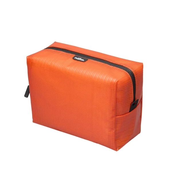 neceser de viaje de diseño color naranja de la marca Nähe