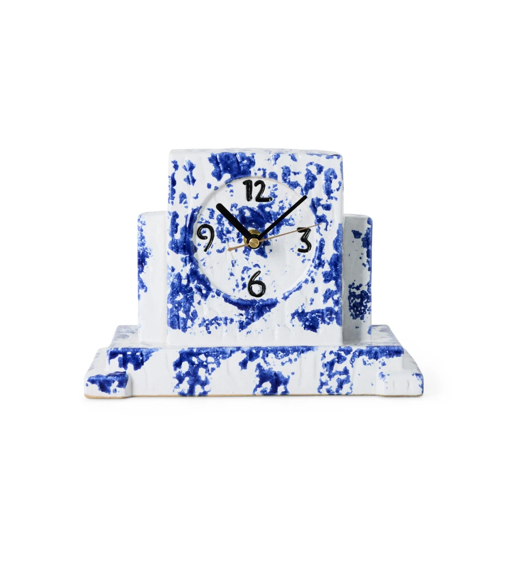Mantle Clock Blue de HKLIVING, reloj de sobremesa de cerámica azul con acabado esmaltado y diseño decorativo.