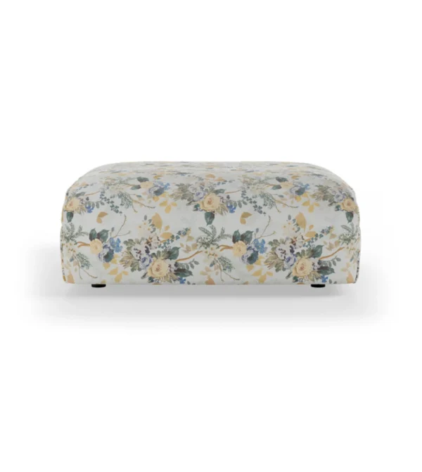 Puf Flake Hocker Cotton Posy de HKLIVING, puf tapizado con formas redondeadas y estampado de flores, ideal como reposapiés o asiento auxiliar en un salón de diseño contemporáneo.