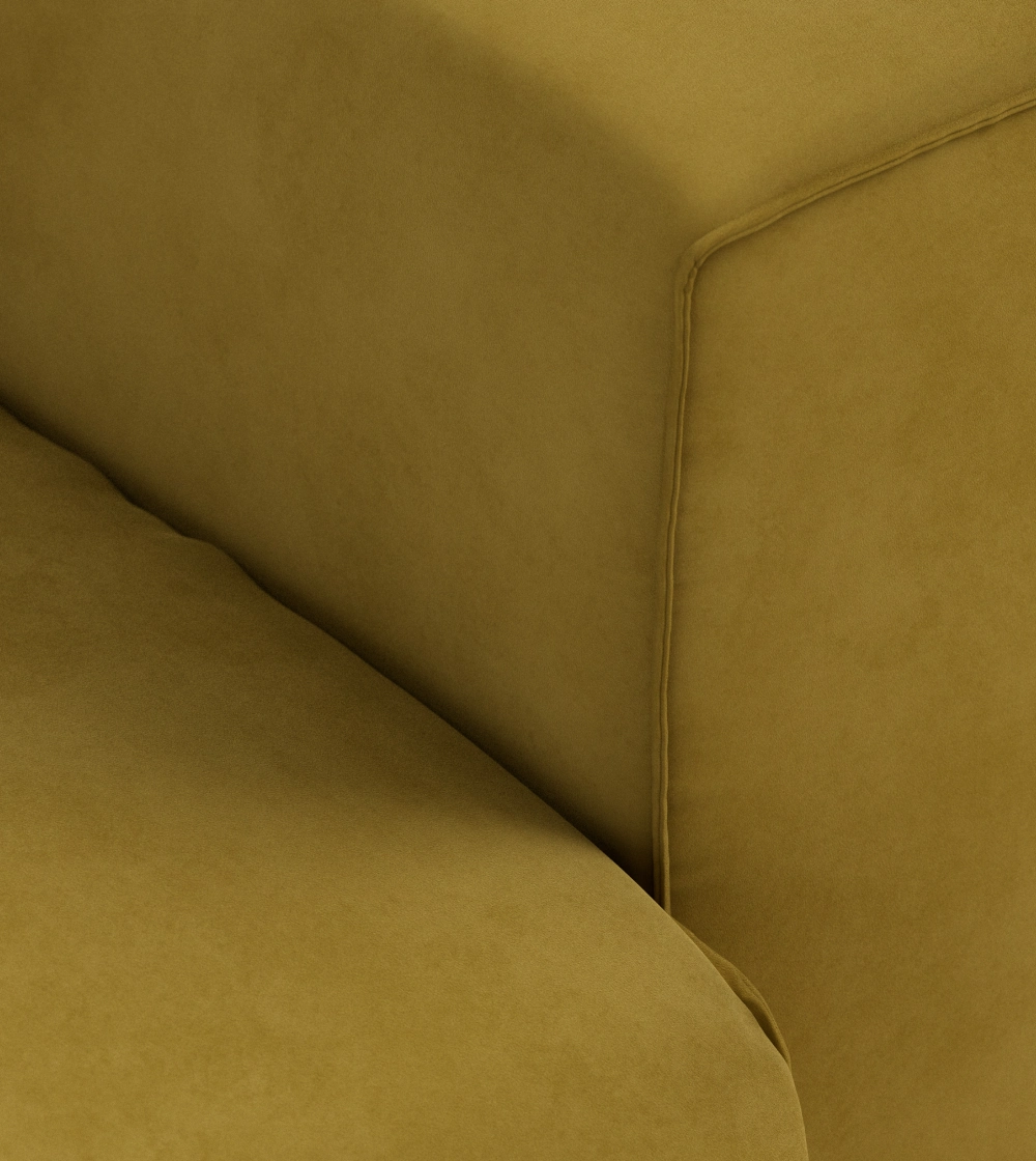Sofá modular Flake de HKLIVING, ideal para crear una composición de sofá a medida con tapizado terciopelo color mostaza para salones modernos de diseño nórdico