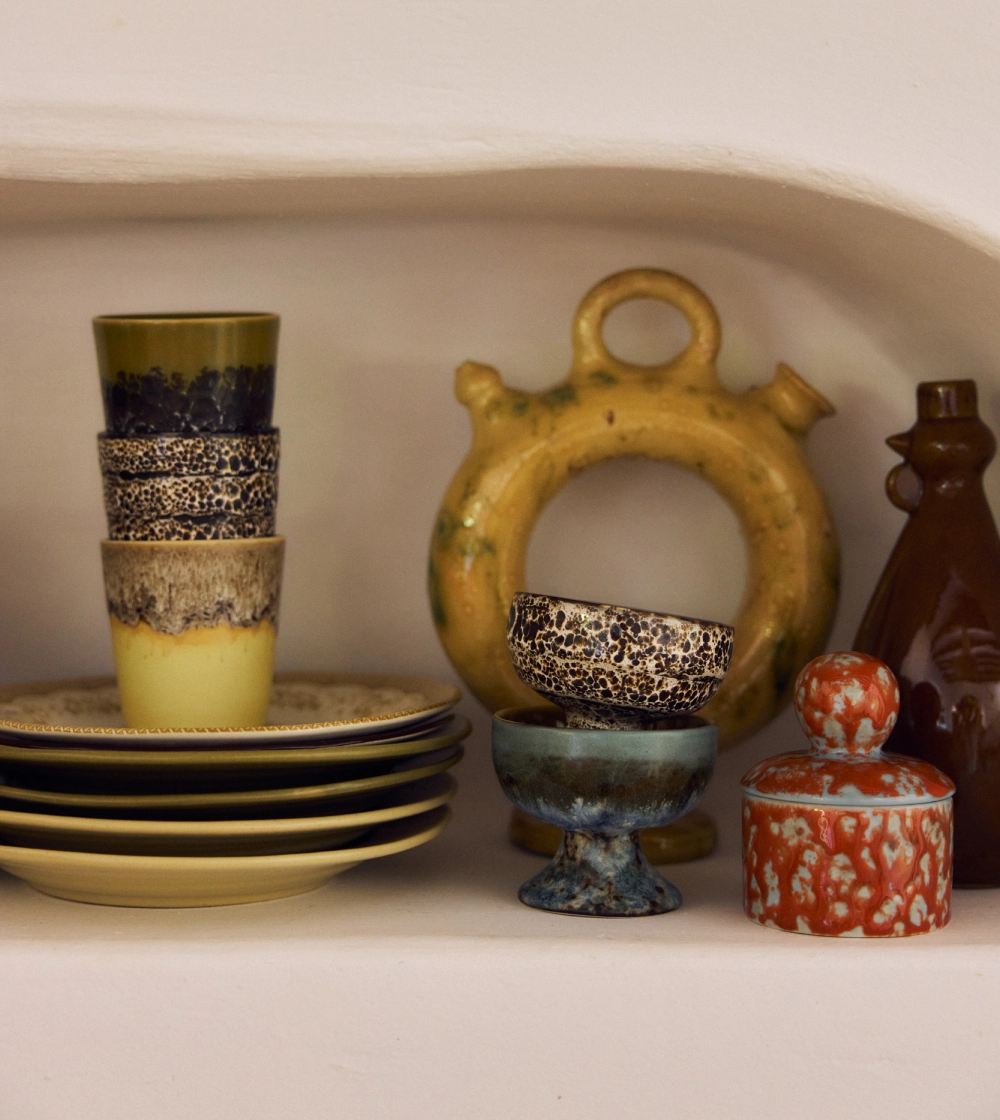 70s Ceramics XS Storage Jar Jello de HKLIVING, pequeño tarro de almacenaje de cerámica gres multicolor con diseño retro.