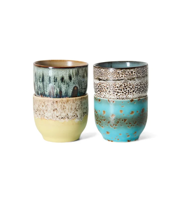 70s Ceramics Café Cups Abundance de HKLIVING, set de cuatro tazas de gres multicolor con esmaltes retro perfectas para el flat white.