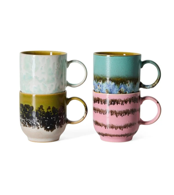 70s Ceramics Café Mugs Calming de HKLIVING, set de cuatro tazas de gres en tonos suaves y estilo retro.