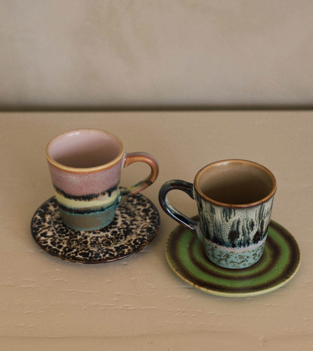 70s Ceramics Espresso Mugs Softness de HKLIVING, set de cuatro tazas de espresso de gres multicolor.