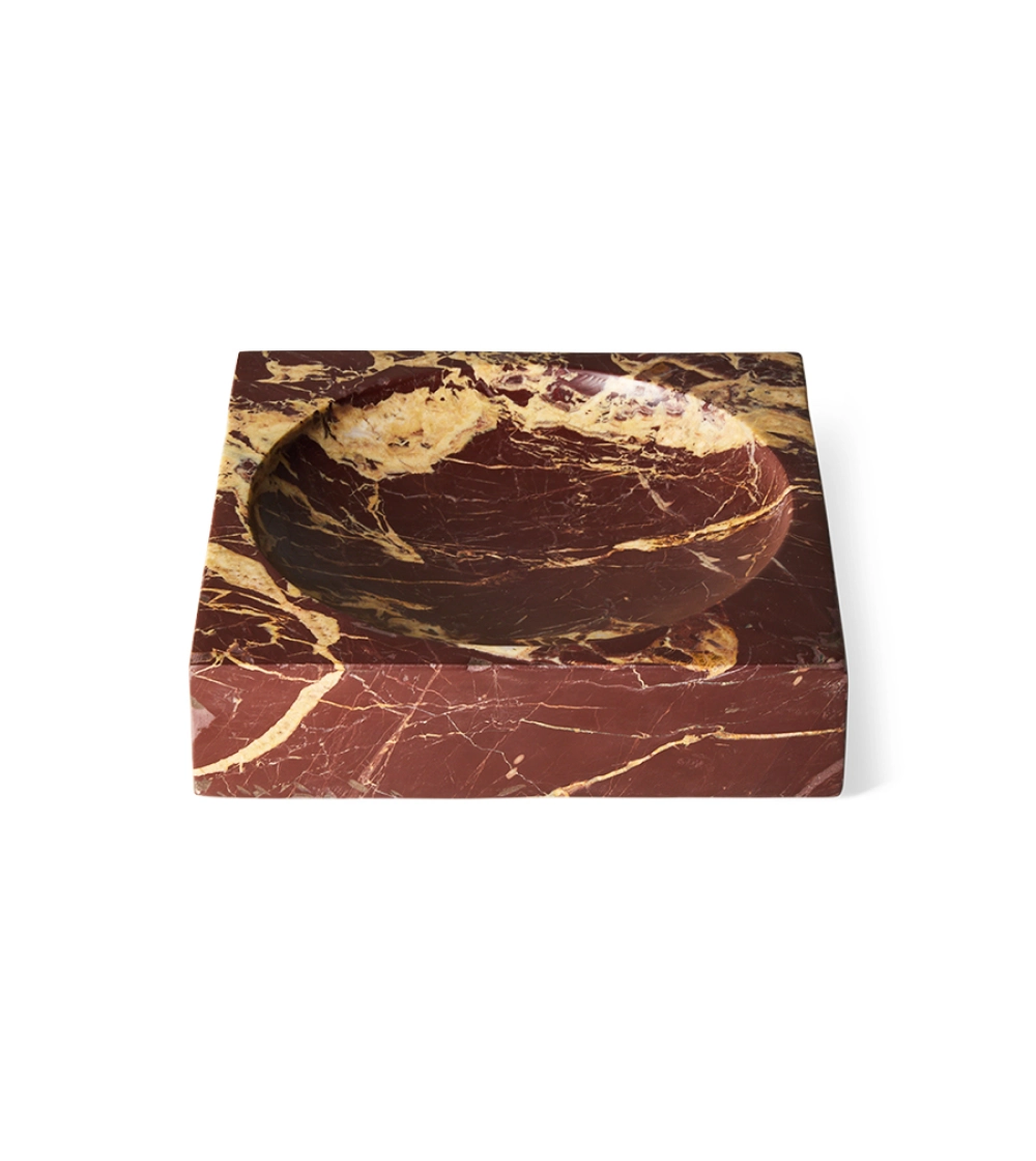 Marble Cube Burgundy de HKLIVING, vaciabolsillos cuadrado de mármol burdeos con vetas naturales y centro rebajado.