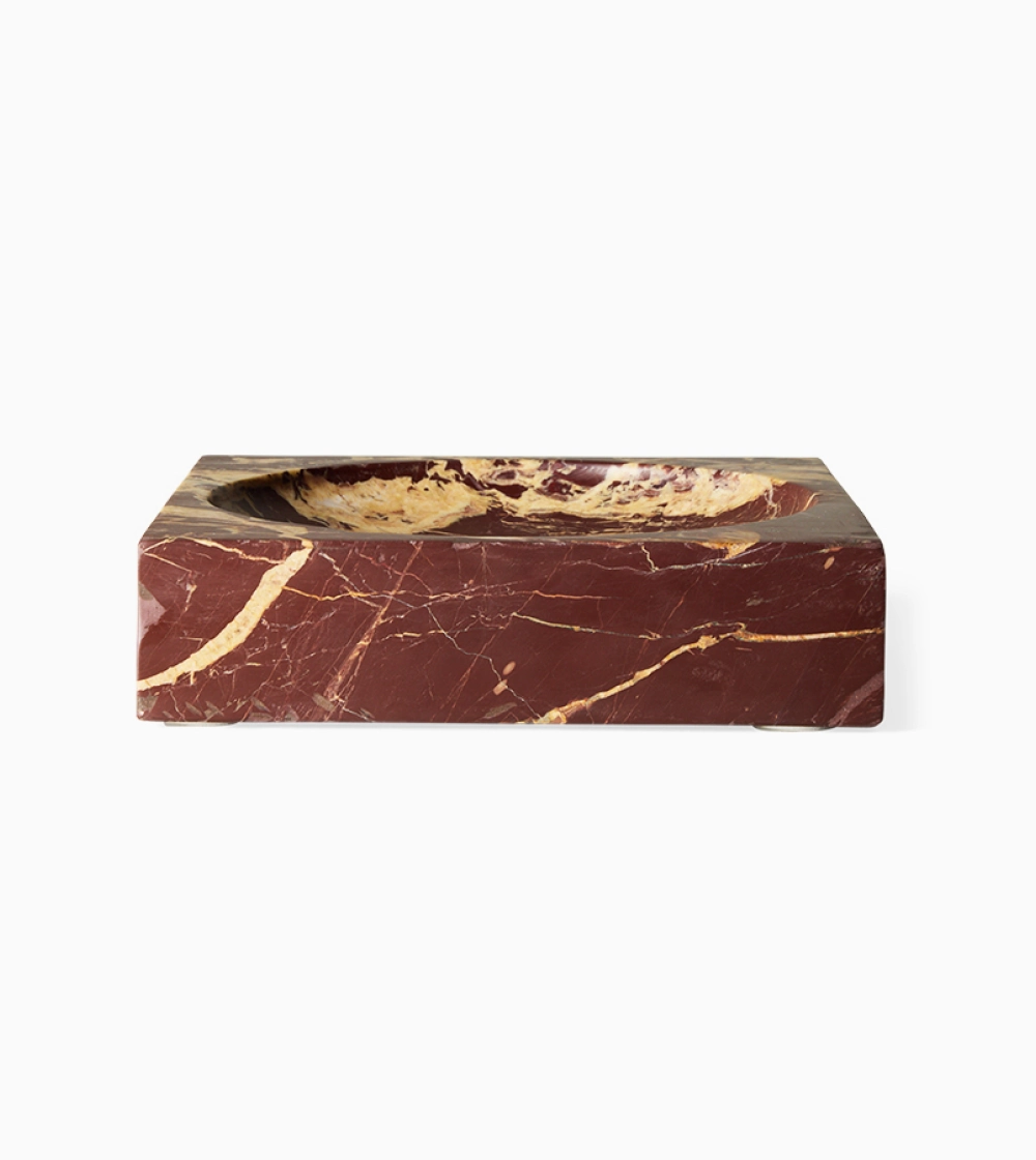 Marble Cube Burgundy de HKLIVING, vaciabolsillos cuadrado de mármol burdeos con vetas naturales y centro rebajado.