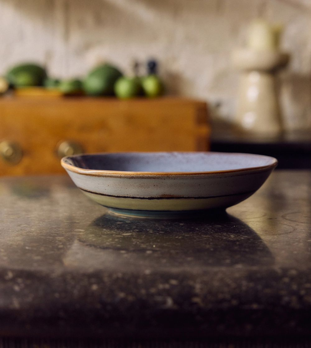 70s Ceramics Curry Bowls Muted de HKLIVING, set de dos cuencos hondos de gres multicolor con acabado retro.