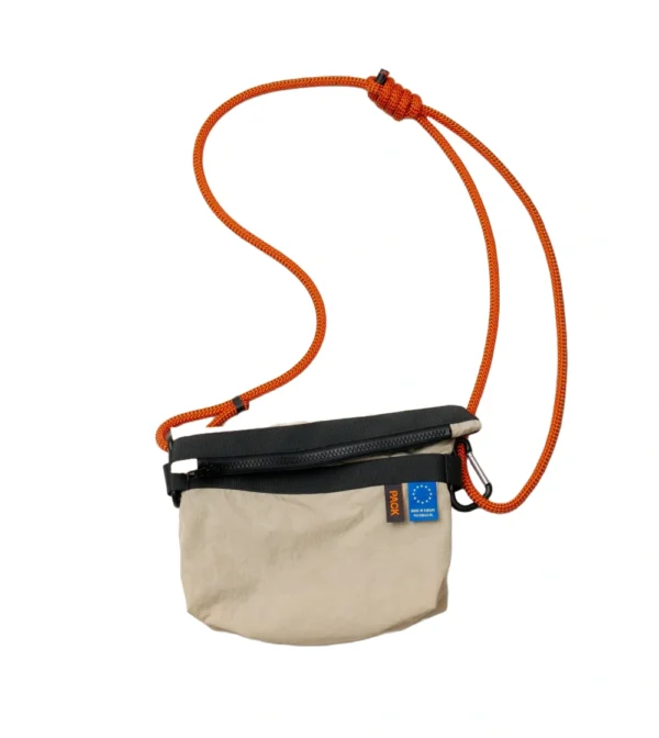 bolso cruzado beige Small Zip Sling - rope strap - A101 de packbags hecho en europa