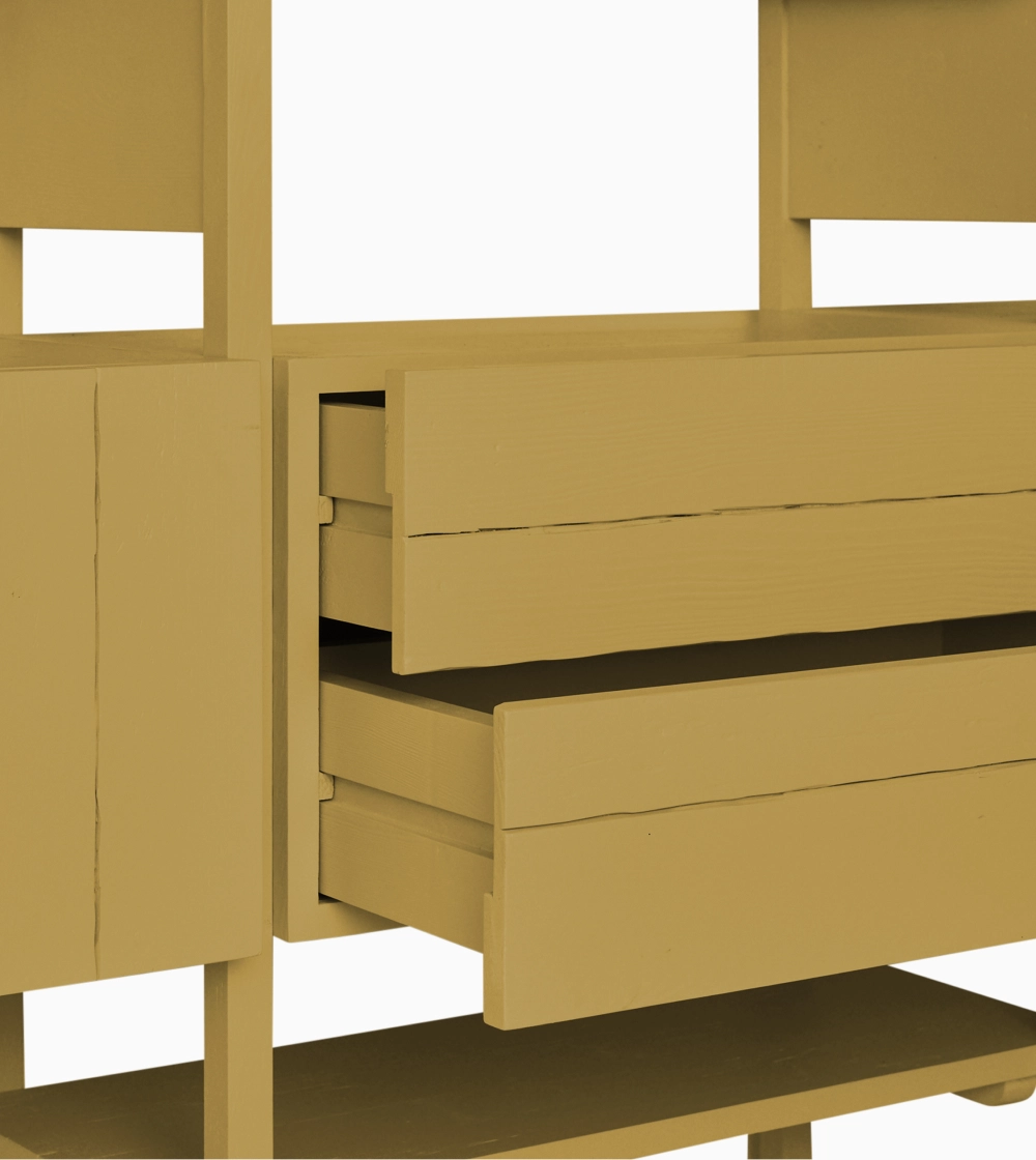 Raw Cabinet mustard de HKLIVING, estantería de madera en color mostaza con estantes abiertos y armarios.