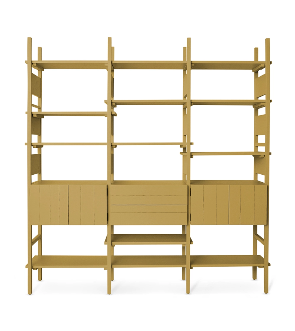 Raw Cabinet mustard de HKLIVING, estantería de madera en color mostaza con estantes abiertos y armarios.