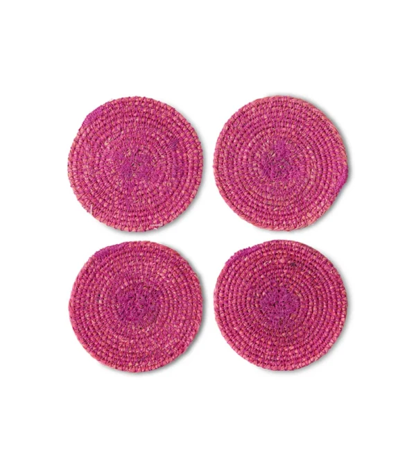 Soft Edge Coasters Raspberry de HKLIVING, set de cuatro posavasos de junco de mar con formas irregulares y tonos naturales y rosa.