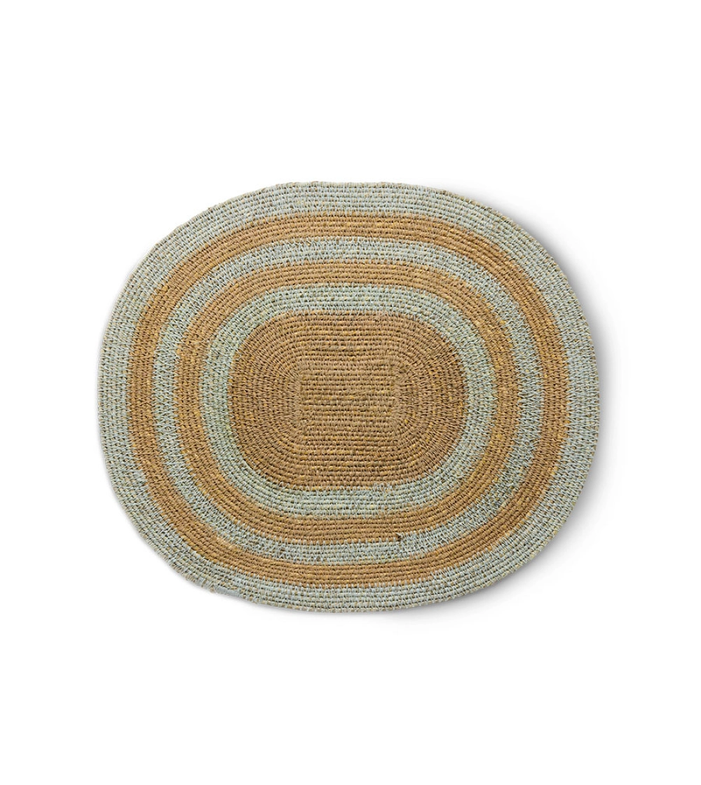 Soft Edge Placemat Seabreeze de HKLIVING, mantel individual de junco de mar tejido a mano con forma orgánica y tonos naturales y azul claro.