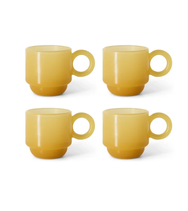 Coffee Mugs Glass Caramel de HKLIVING, set de cuatro vasos de vidrio en tono caramelo para café.